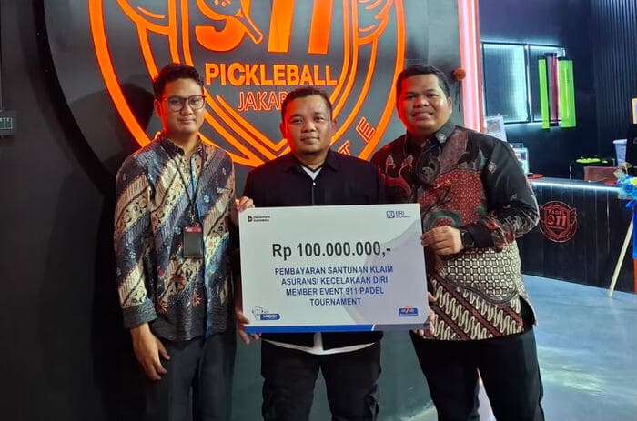 BRI Insurance Serahkan Santunan Klaim Personal Accident (Foto: VRITIMES.com)