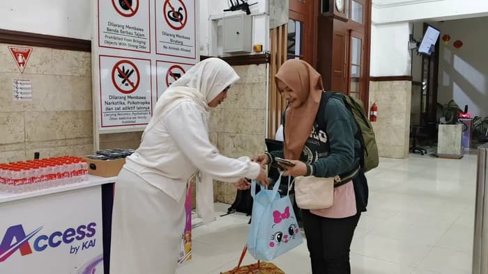 KAI Daop 9 Jember Sediakan Takjil dan Buka Puasa Gratis (Foto: VRITIMES.com)