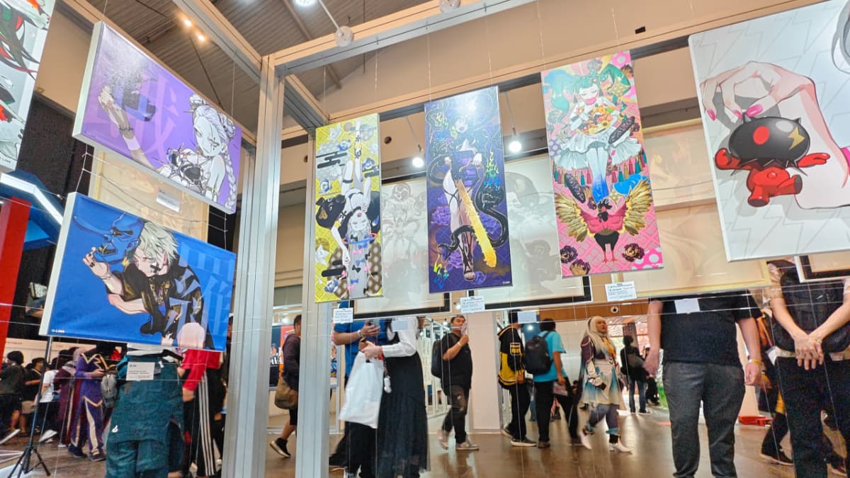 Pengunjung bisa menyaksikan galeri karya dari artis ternama Jepang seperti LAM, dikenal sebagai desainer Virtual YouTuber Kureiji Ollie dari Hololive. (FOTO: Seno)