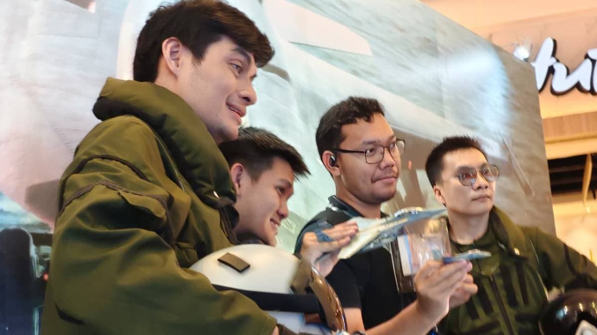 Pengunjung berkesempatan mengabadikan momen bersama para cosplayer di Indonesia Bonus Level 2026.