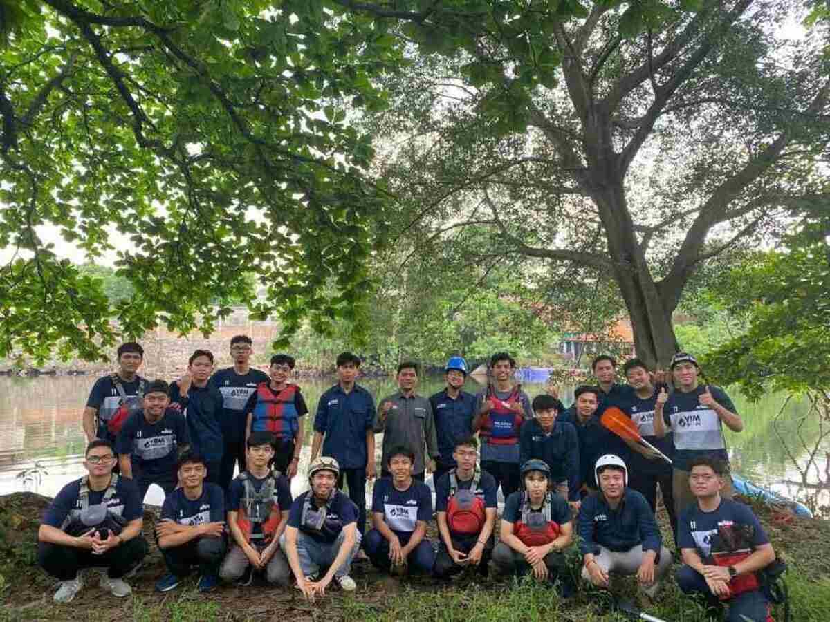 YBM BRI RO Jakarta 1 Bekali Awardee Bright Scholarship Pelatihan Water Rescue
